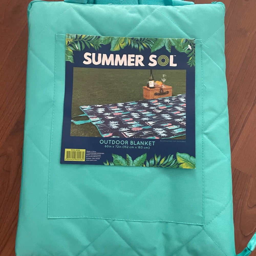 BRAND NEW SUMMER SOL OUTDOOR PICNIC/BEACH BLANKET
